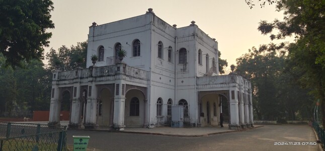 module: a;
hw-remosaic: 0;
touch: (-1.0, -1.0);
modeInfo: ;
sceneMode: Auto;
cct_value: 5115;
AI_Scene: (-1, -1);
aec_lux: 163.16098;
hist255: 0.0;
hist252~255: 0.0;
hist0~25: 0.0;